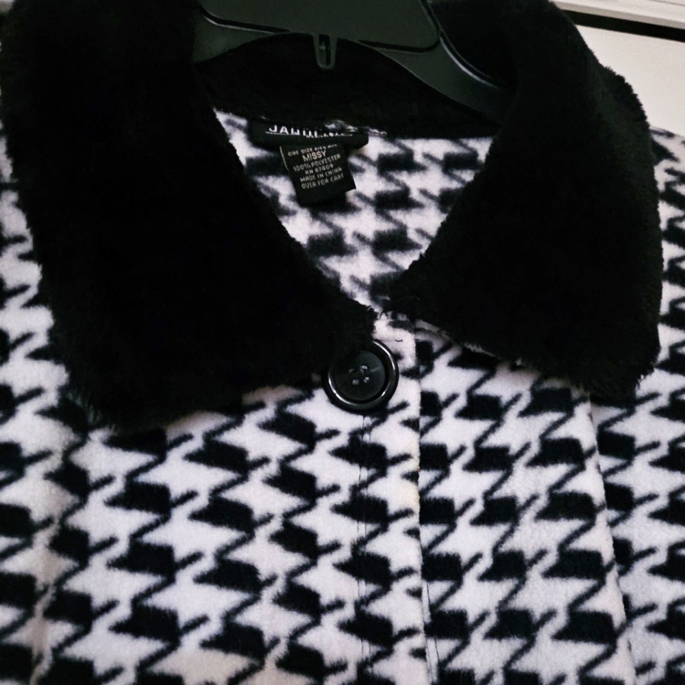 Womans One Button Cape - image 1